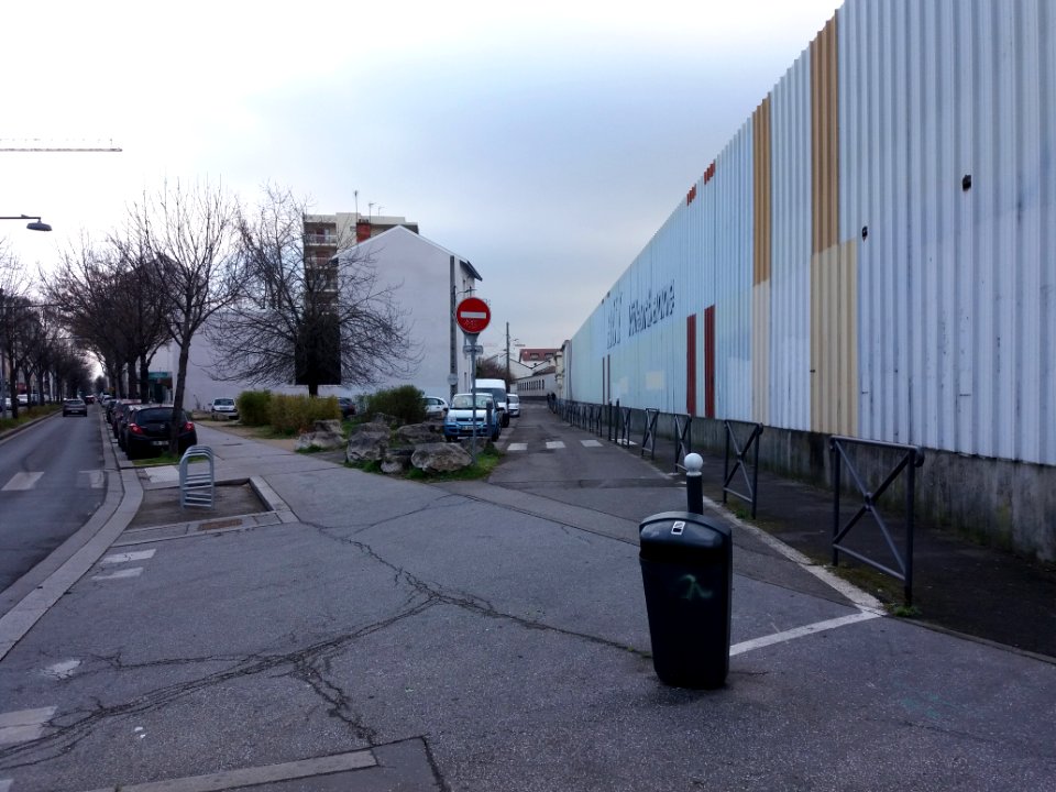 Villeurbanne - Rue du Pérou - Depuis l'avenue Roger Salengro