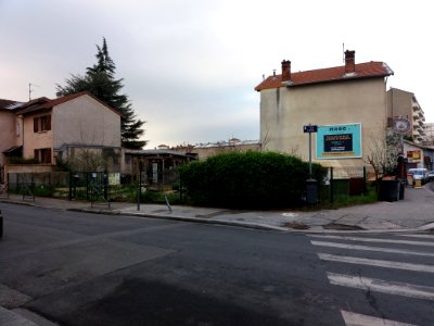 Villeurbanne - Rue Yvonne - Jardin d'Yvonne, à l'angle de l'avenue Roger Salengro