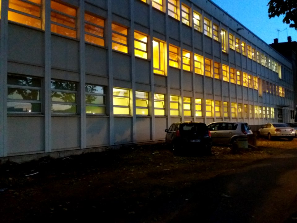 Villeurbanne - Rue Alfred de Musset, L'Autre Soie, bâtiment de nuit