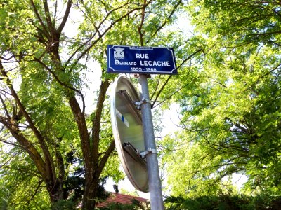 Villeurbanne - Rue Bernard Lecache, plaque