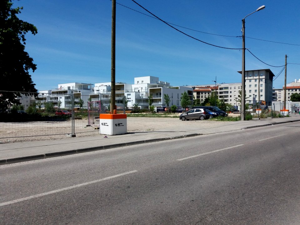 Villeurbanne - Rue du 8 mai 1945, immeubles le long de l'avenue Roger Salengro