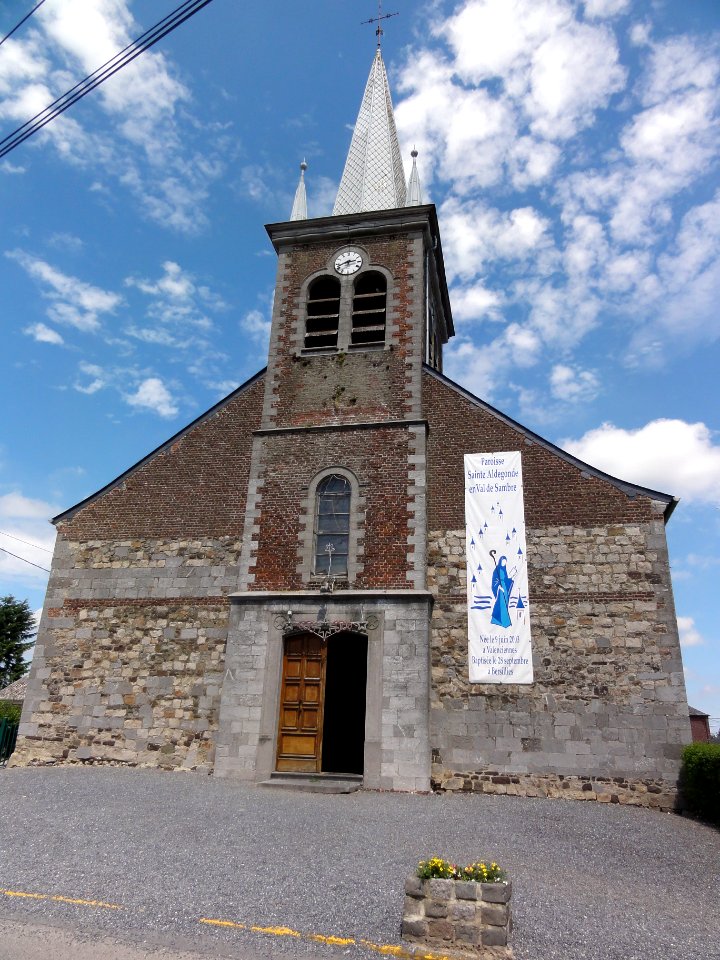 Villers-Sire-Nicole (Nord, Fr) église, façade