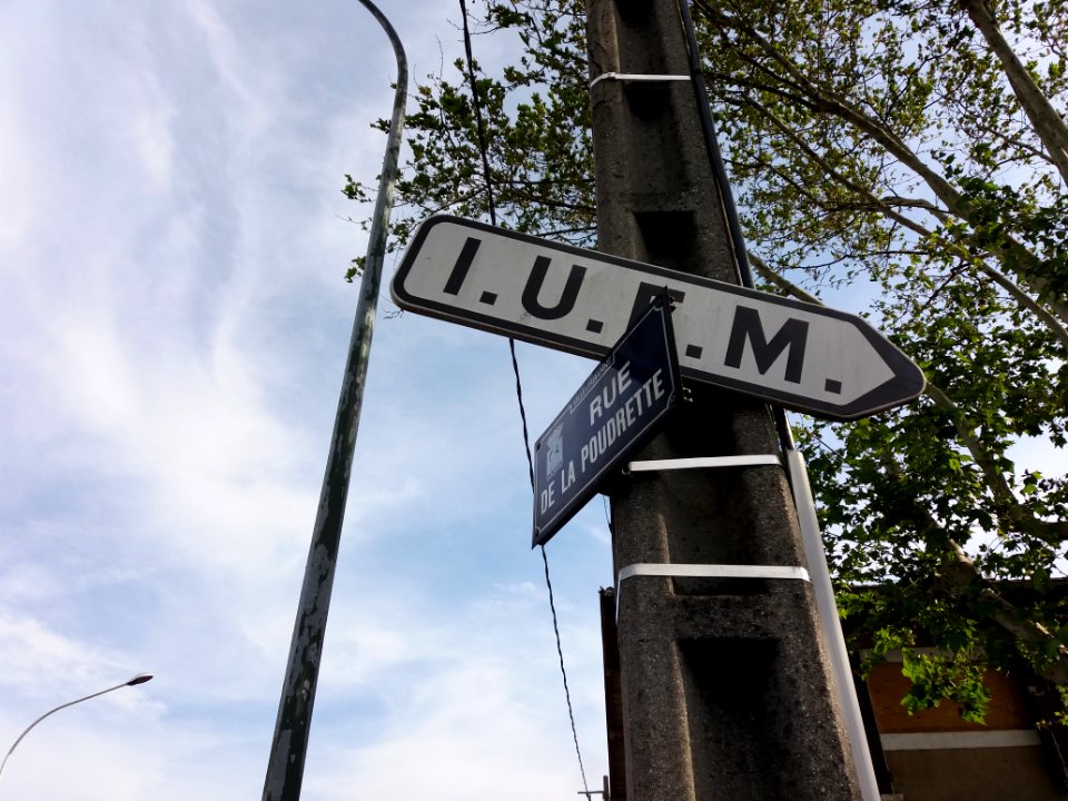 Villeurbanne - Rue de la Poudrette, plaque et panneau ancien IUFM