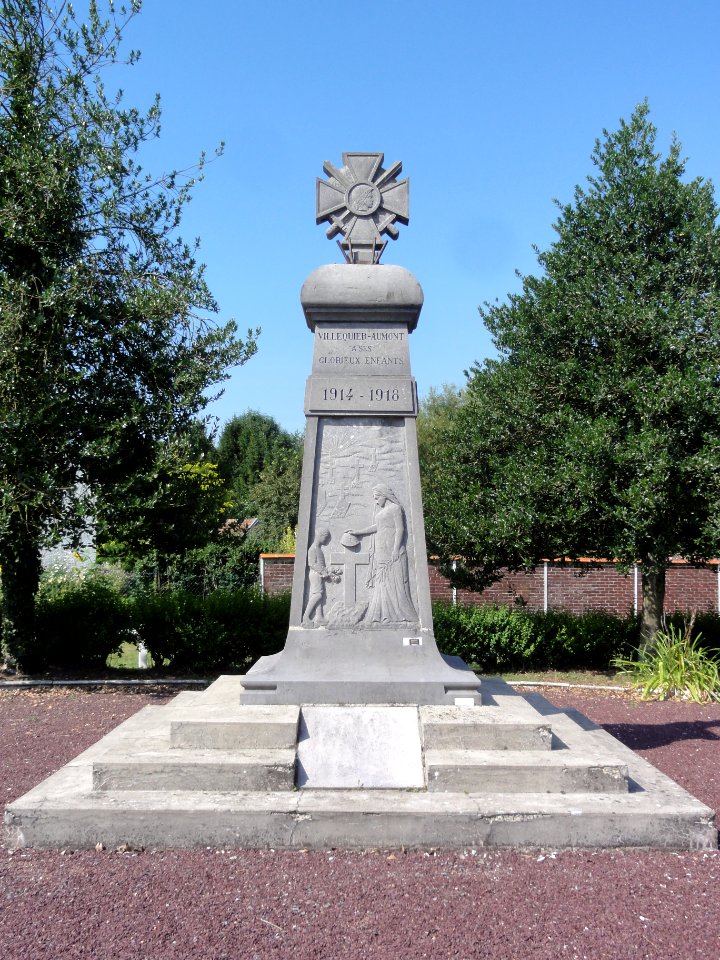 Villequier-Aumont (Aisne) monument aux morts