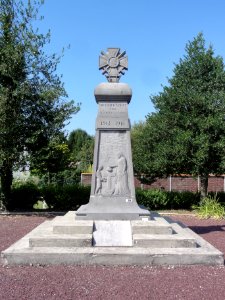 Villequier-Aumont (Aisne) monument aux morts