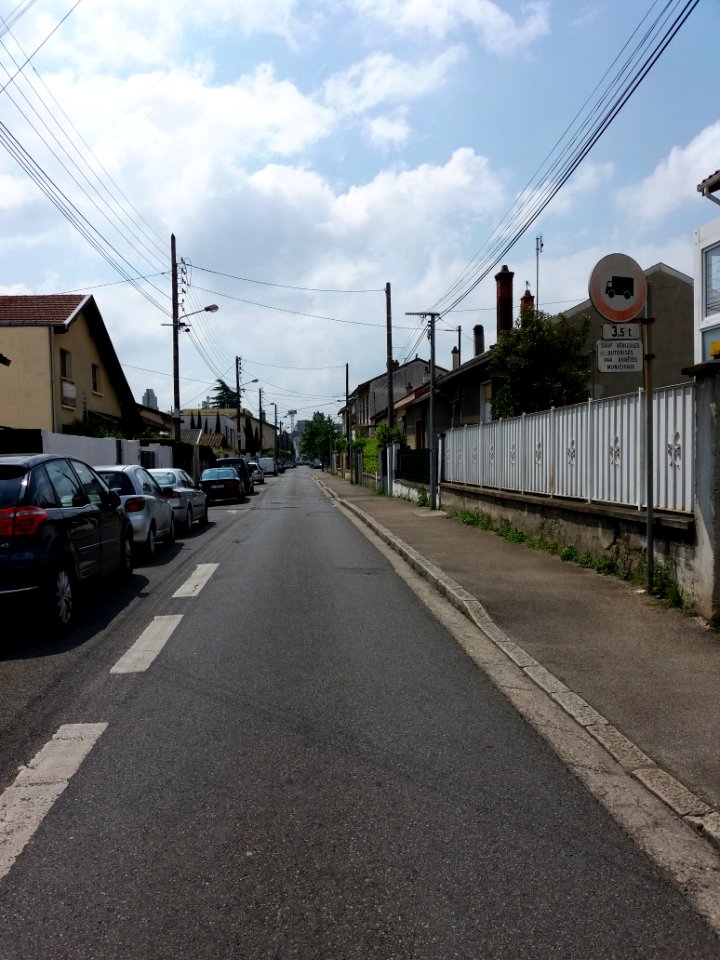 Villeurbanne - Rue Mauvert, depuis la rue Alexis Perroncel