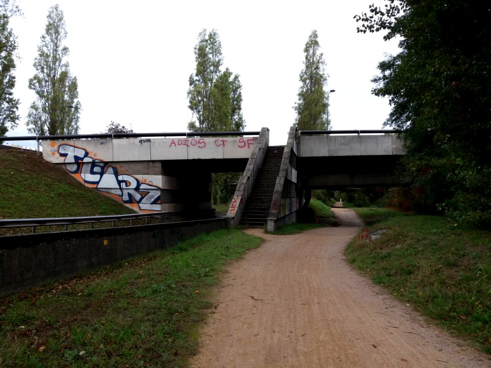 Villeurbanne - Chemin de Contre-Halage - Escalier montant au pont de Croix-Luizet