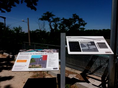 Villeurbanne - Centrale hydroélectrique de Cusset, panneaux d'information du belvédère