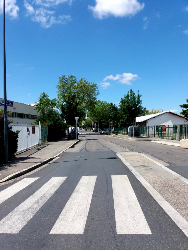 Villeurbanne - Rue Alfred de Musset, vers l'ouest depuis la rue Henri Legay
