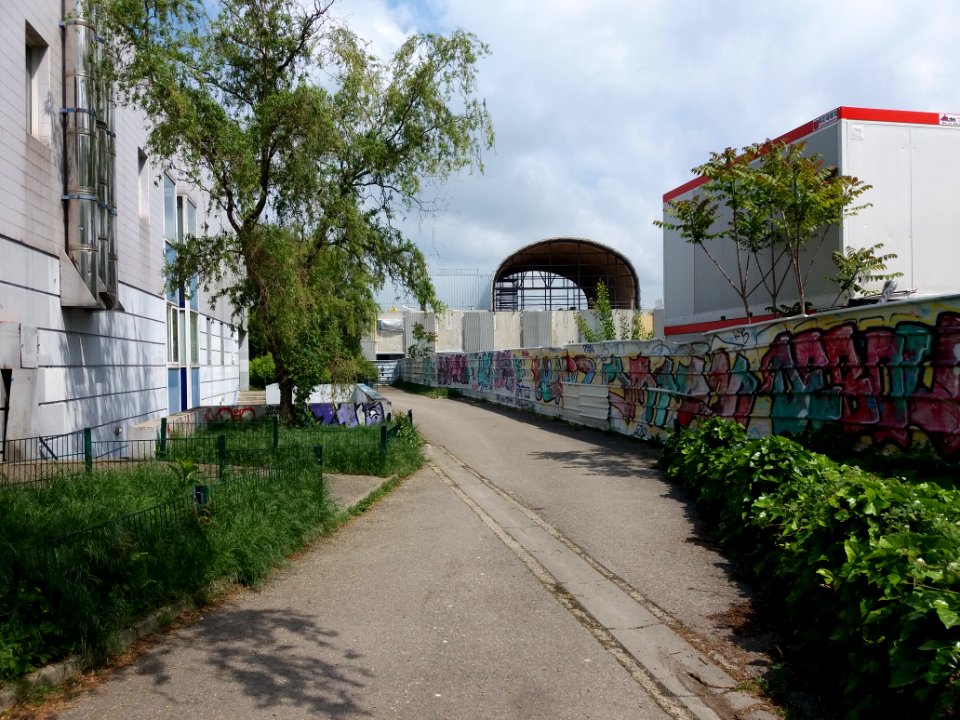 Villeurbanne - Passage Rey, côté nord, le long de la Salle des Gratte-Ciel
