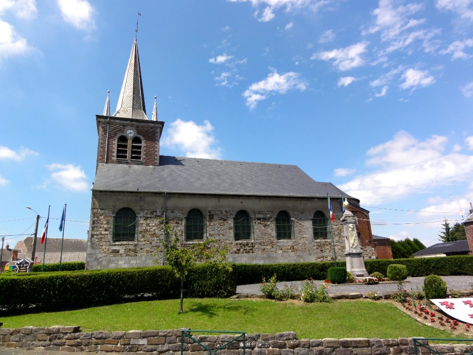 Villers-Sire-Nicole (Nord, Fr) église St.Martin, vue latérale