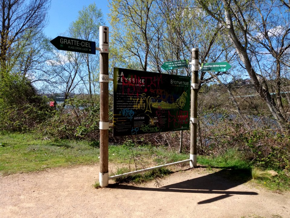 Villeurbanne - Parc de la Feyssine - Panneaux indicateurs et panneau de bienvenue