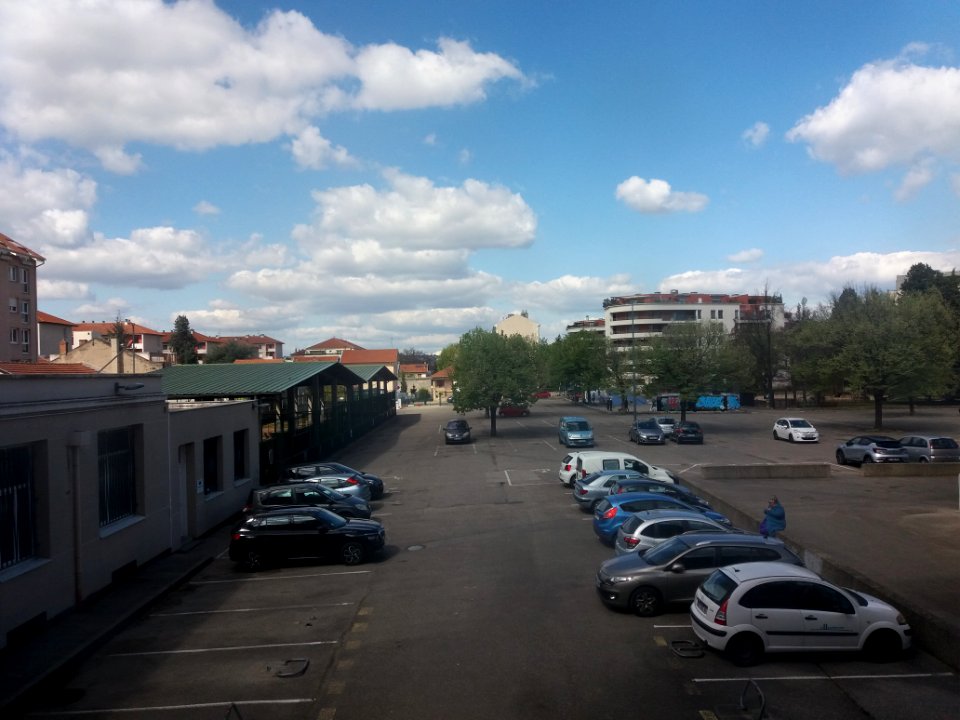 Villeurbanne - Maison du livre, de l'image et du son - Vue sur le parking