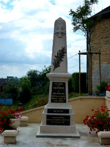 Villers-le-Tourneur (Ardennes) monument aux morts
