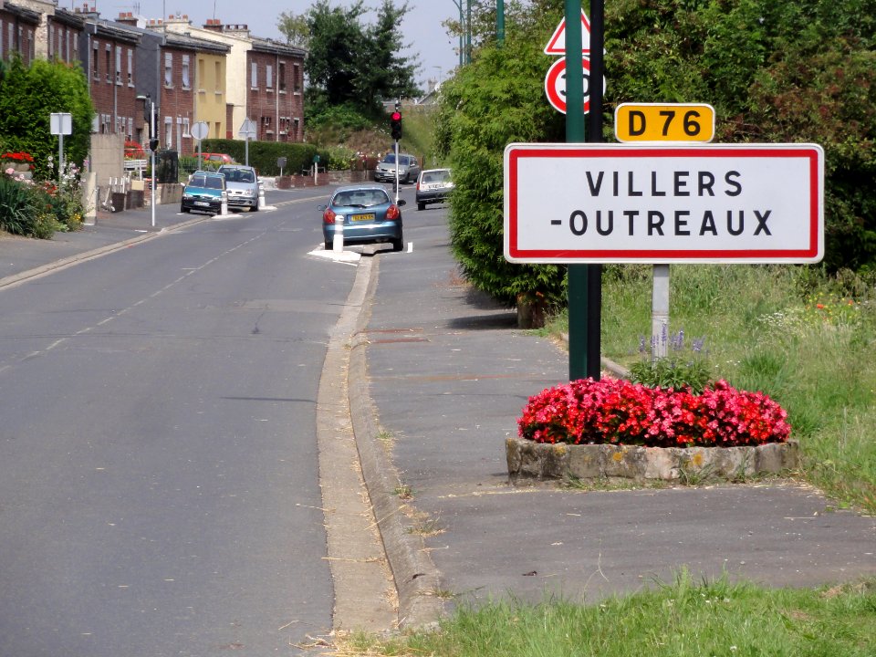 Villers-Outreaux (Aisne) city limit sign