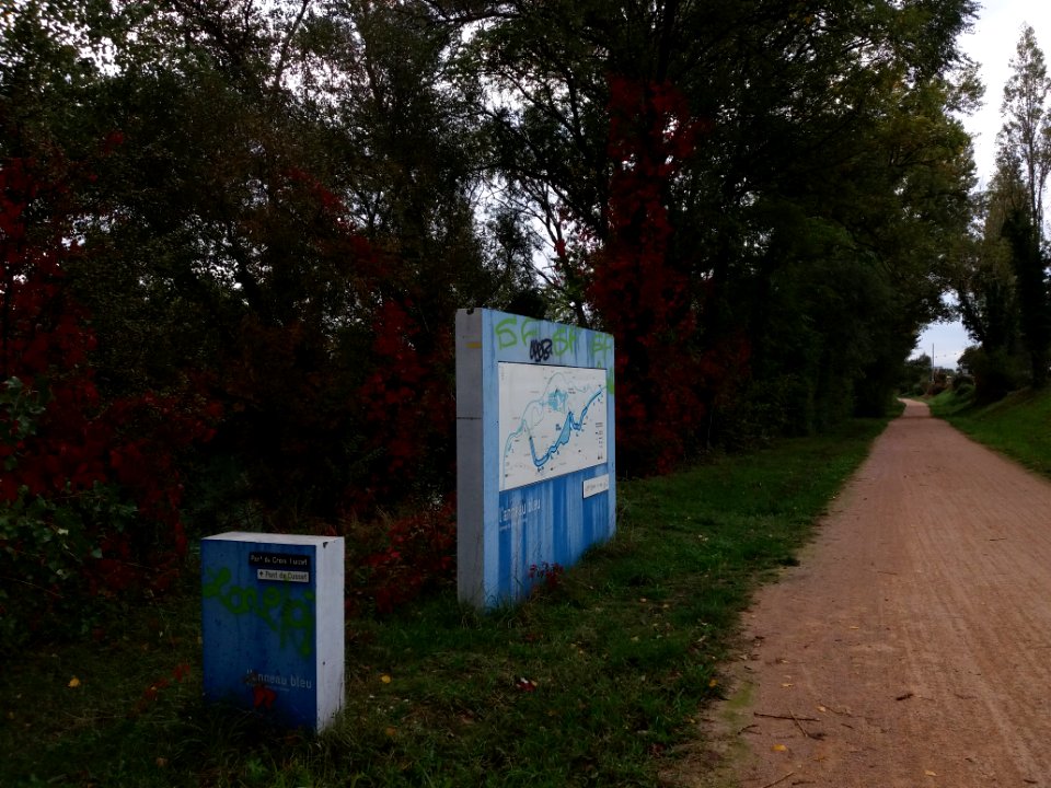 Villeurbanne - Chemin de Contre-Halage - Bornes Anneau Bleu, porte de Croix-Luizet et pont de Croix-Luizet