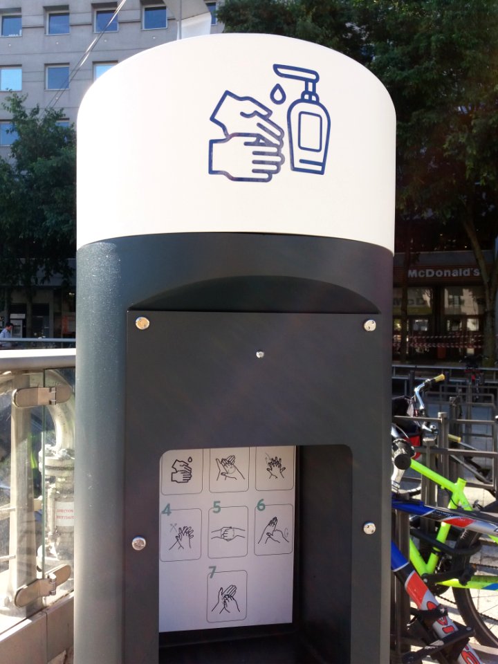 Villeurbanne - Place Charles Hernu - Distributeur de gel hydroalcoolique (2)
