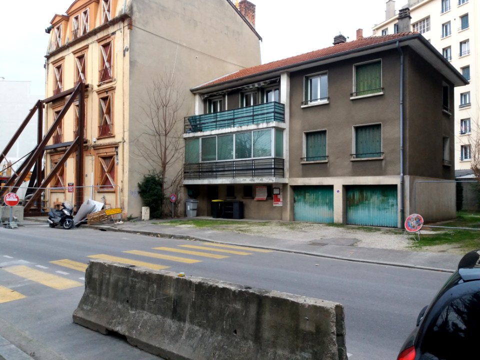 Villeurbanne - Rue Georges Courteline - Immeubles aux numéro 14 et 16