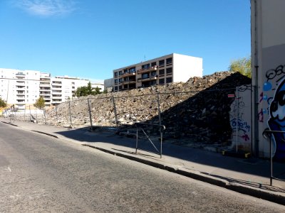 Villeurbanne - Rue Léon Chomel, vers le nord, tas de gravats