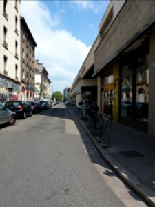 Villeurbanne - Rue Léon Chomel, depuis le cours Émile Zola