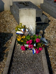 Villez-sur-le-Neubourg (Eure, Fr) CWCG war grave 02