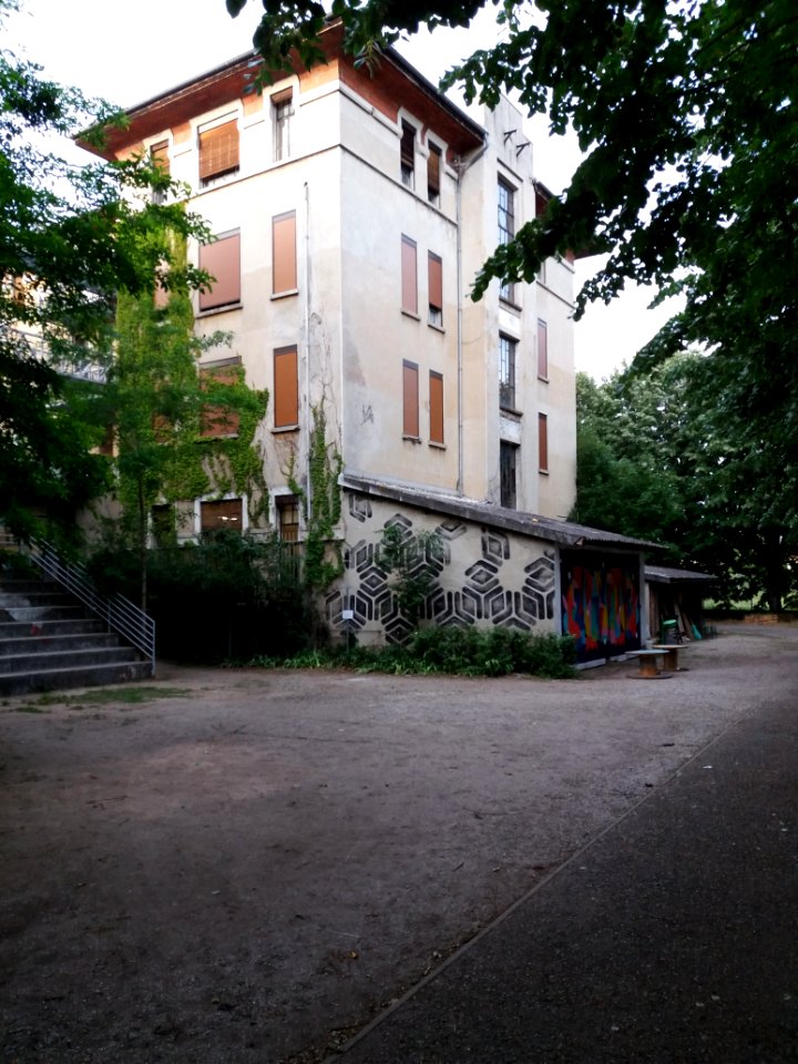 Villeurbanne - L'Autre Soie, bâtiment côté parc