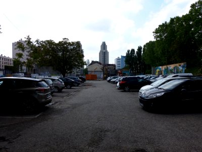 Villeurbanne - Rue Léon Chomel, parking vu depuis la rue Francis de Pressensé