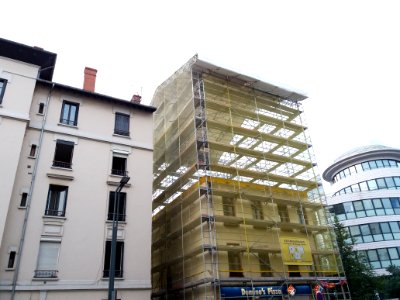 Villeurbanne - Cours Émile Zola - Échafaudage à moitié vide (1)