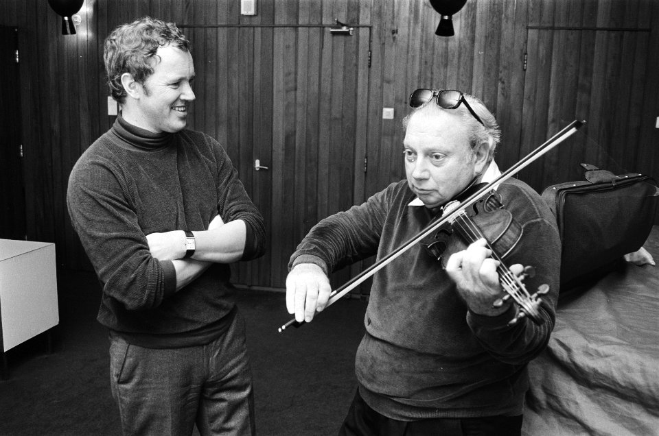 Violist Isaac Stern speelt bij Rotterdam Philharmonisch orkest dirigent Edo de , Bestanddeelnr 930-0791