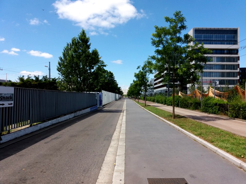 Villeurbanne - Rue Jean Bertin, depuis la rue de la Poudrette