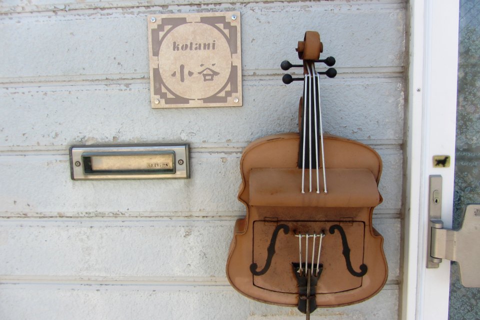 Violin-shaped-mailbox