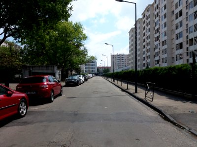Villeurbanne - Rue Julien Peyhorgue, depuis la rue Branly