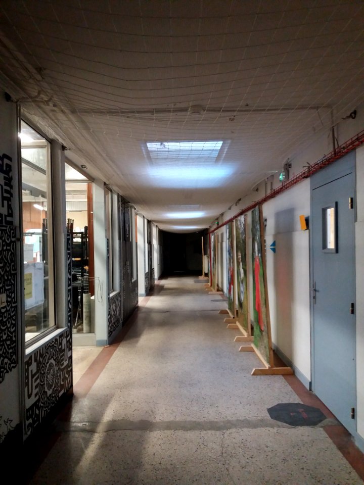 Villeurbanne - L'Autre Soie, couloir menant à la Rotonde