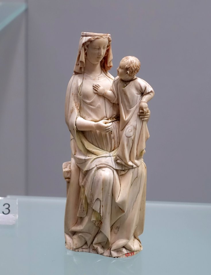 Virgin with Child, France, perhaps Paris, 1300-1325, ivory - Cinquantenaire Museum - Brussels, Belgium - DSC08575
