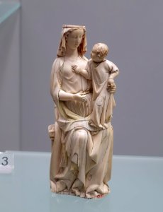 Virgin with Child, France, perhaps Paris, 1300-1325, ivory - Cinquantenaire Museum - Brussels, Belgium - DSC08575