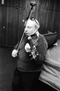 Violist Isaac Stern speelt bij Rotterdam Philharmonisch orkest Isaac Stern met , Bestanddeelnr 930-0794