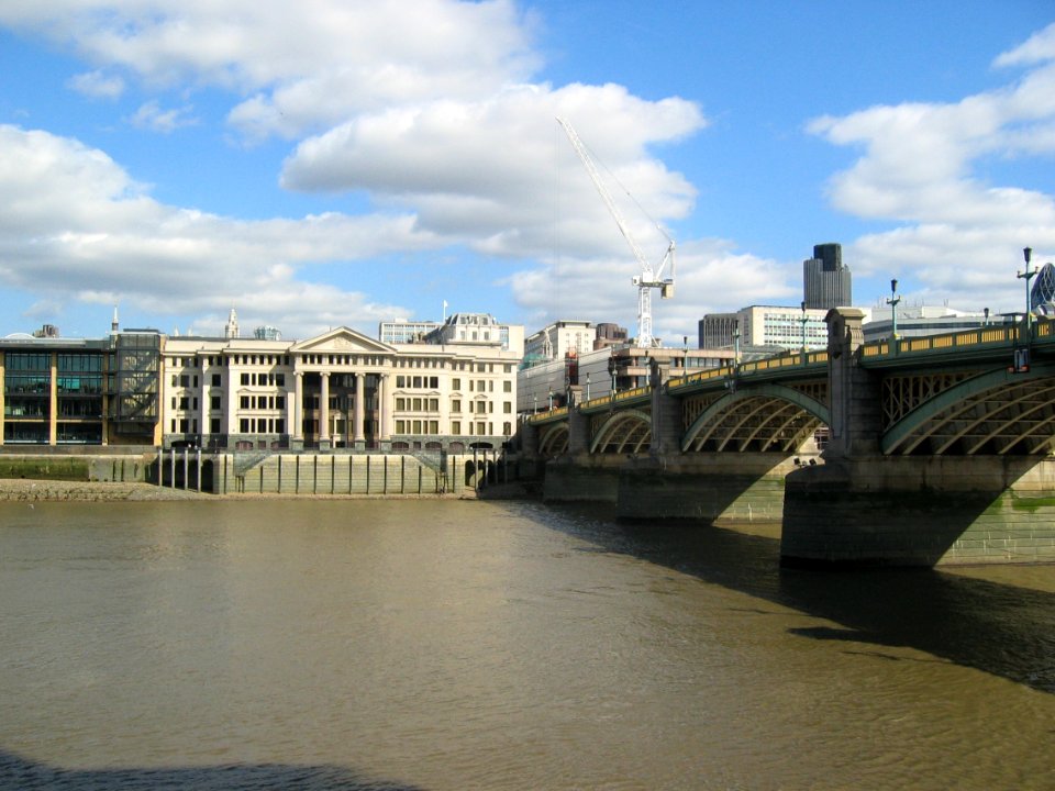 Vintners-Place-Southwark-Bridge-20040918-010