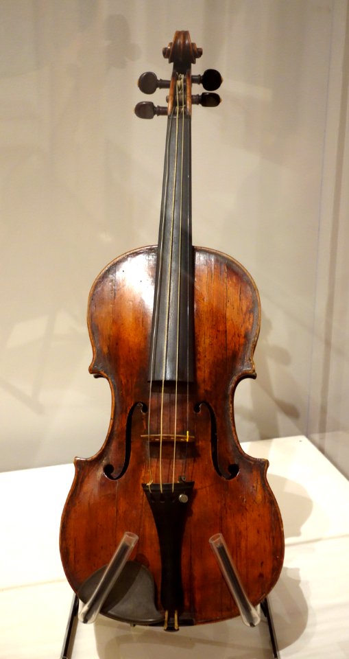 Violin, Ferdinand Gagliano, Italy, c. 1760, spruce, maple, varnish, gift of violinist Mrs. Ernest E. Kincade - Huntington Museum of Art - DSC05120
