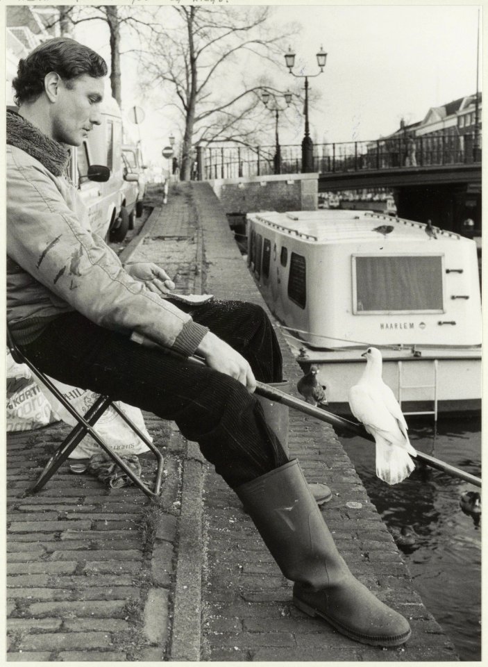 Vissen in de Nieuwe Gracht bij de kruisbrug, NL-HlmNHA 54021243