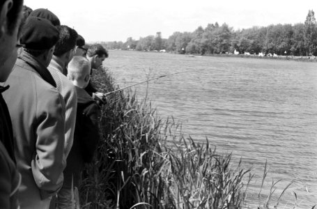 Visseizoen geopend (overzicht vissers), Bestanddeelnr 913-9779