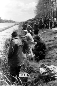 Visseizoen geopend (overzicht vissers), Bestanddeelnr 913-9777