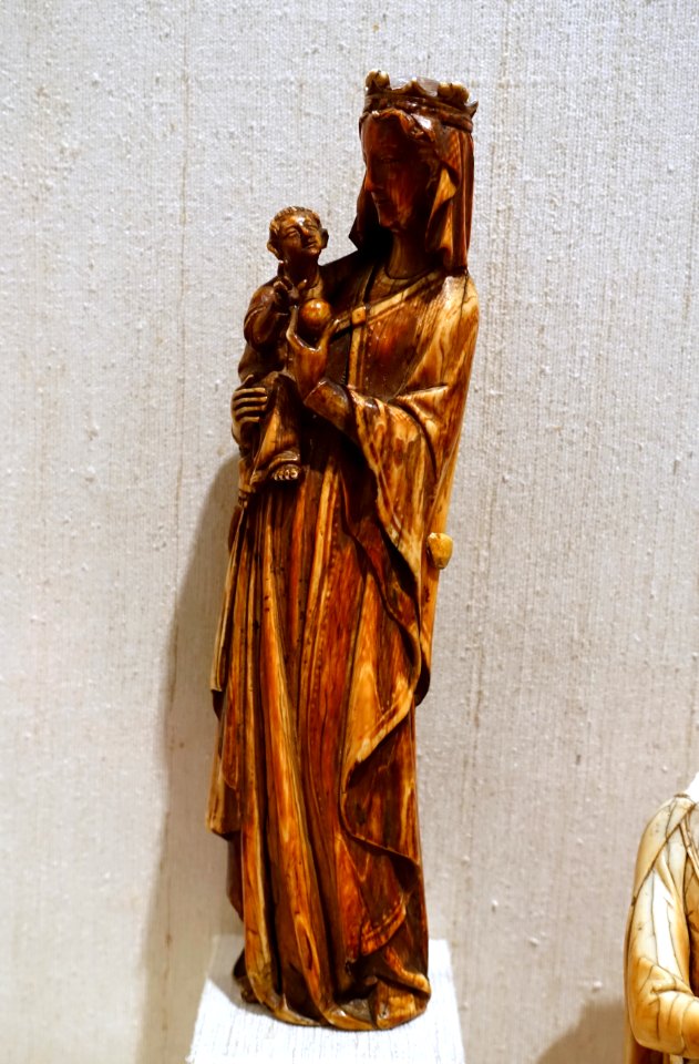 Virgin and Child, French, c. 1325-1350, ivory with stain - Princeton University Art Museum - DSC06779