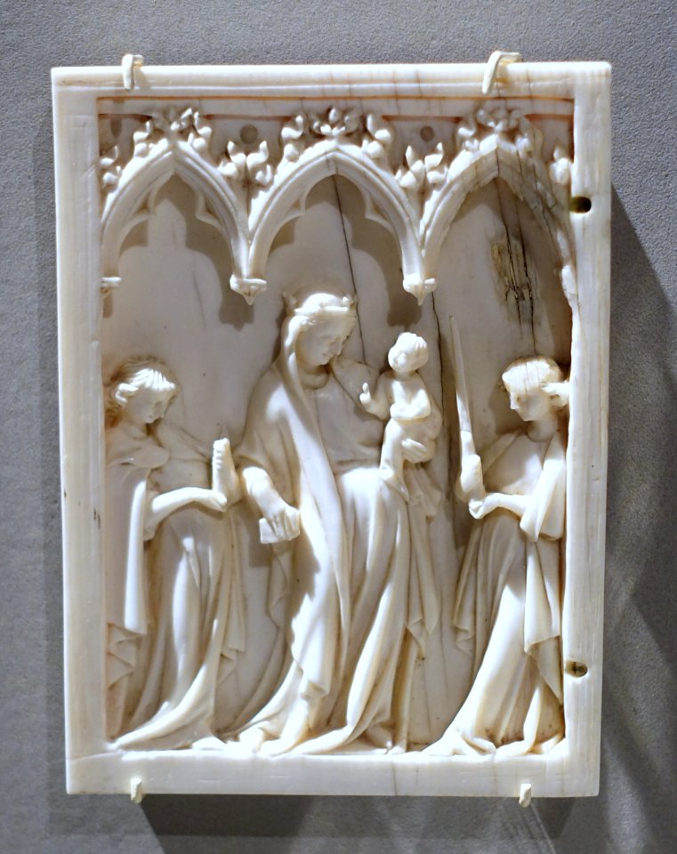 Virgin and Child between Angels, left wing of a diptych, Rhineland, perhaps Kolne, c. 1350-1375, ivory - Bode-Museum - DSC03643