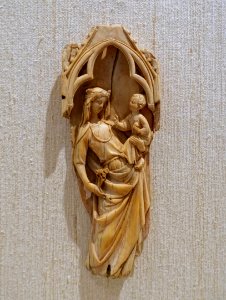 Virgin and Child, French, Ile-de-France, c. 1275-1300, ivory - Princeton University Art Museum - DSC06796
