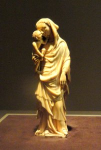 Virgin and Child, 1350-1375, Meuse River Valley, Belgium, ivory - Art Institute of Chicago - DSC09670