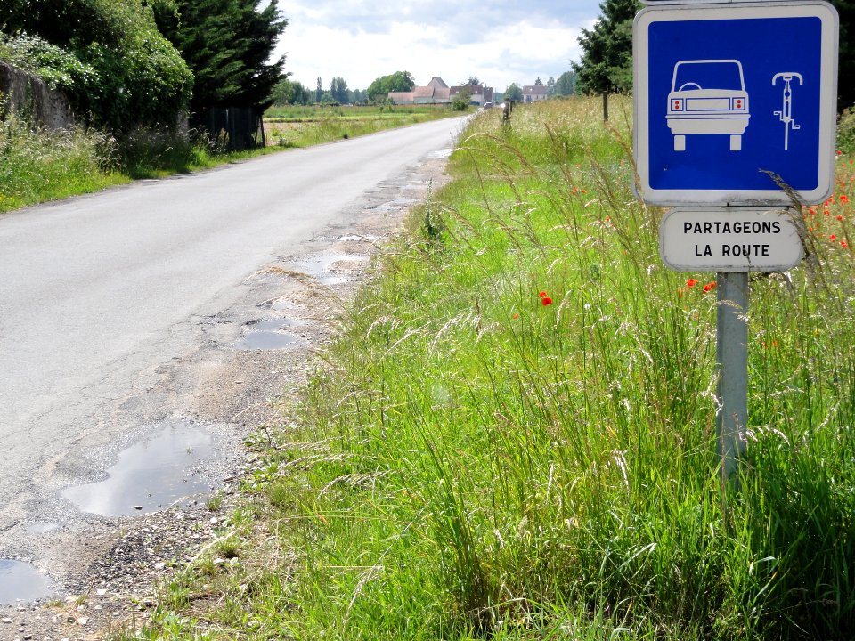Vineuil (Loir-et-Cher) Panneau Partageons la route au hameau Les Noëls
