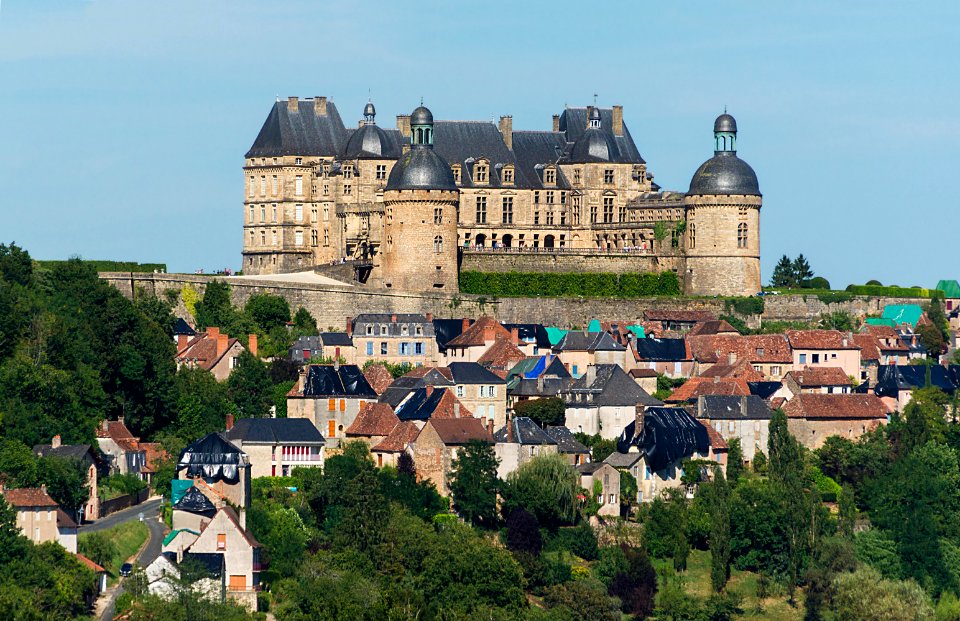 Village château Hautefort 33