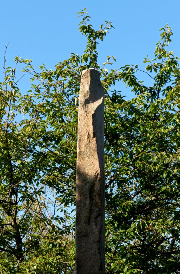Vindbräcka menhir top east side 2