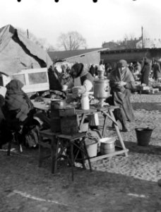 Vilnius Markt op de Lukiskiu aikste bij de kerk van St Philip en St Jacob, Bestanddeelnr 252-1340