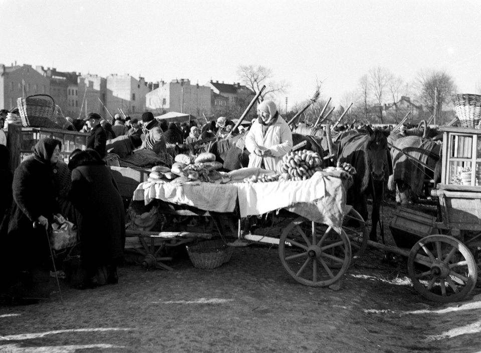 Vilnius Markt op de Lukiskiu aikste bij de kerk van St Philip en St Jacob Een, Bestanddeelnr 252-1307